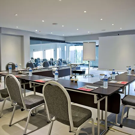 Ramada By Wyndham Bodrum מלון