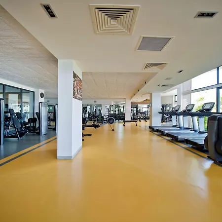 Ramada By Wyndham Bodrum מלון ביטז