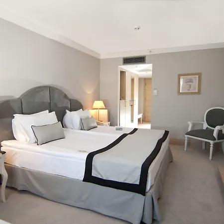 מלון Ramada By Wyndham Bodrum