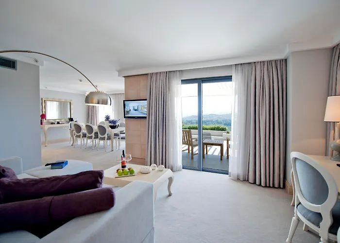 Ramada By Wyndham Bodrum بيتيس