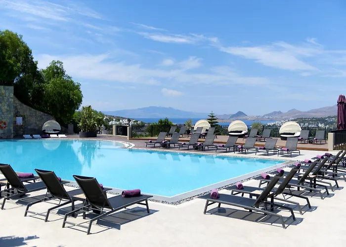 فندق Ramada By Wyndham Bodrum 5*