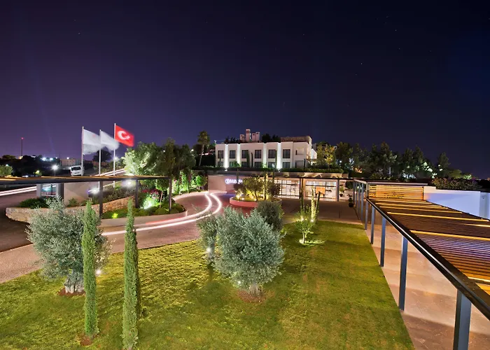 فندق Ramada By Wyndham Bodrum 5*